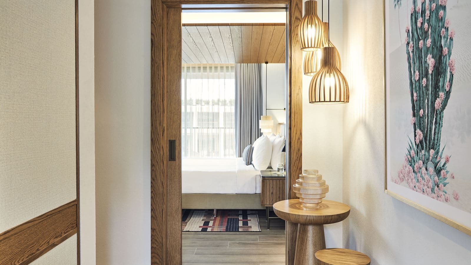 rooms-platinum-suite-king-with-pool-view