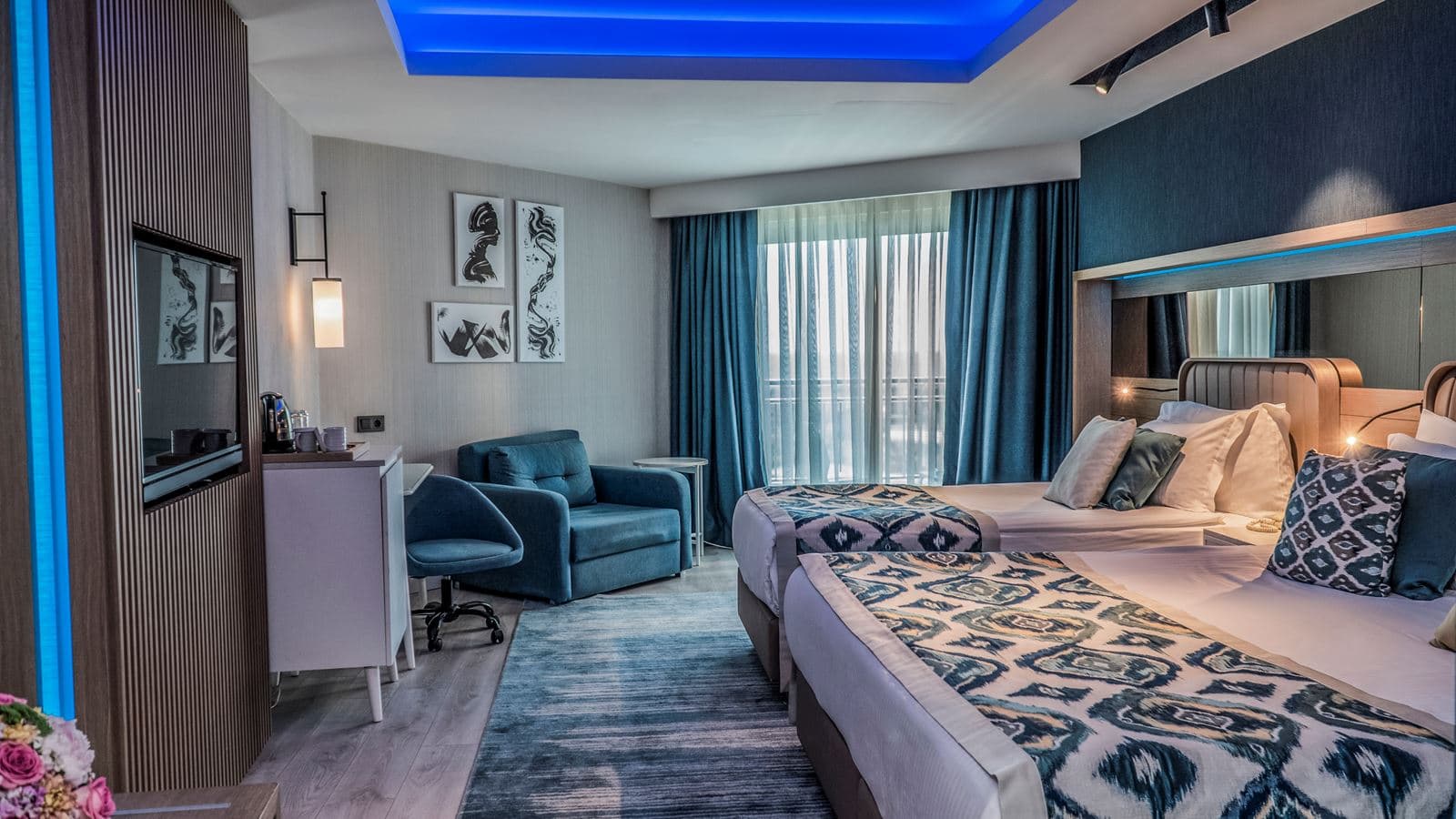 rooms-superior-standard-room-sea-view-with-balcony