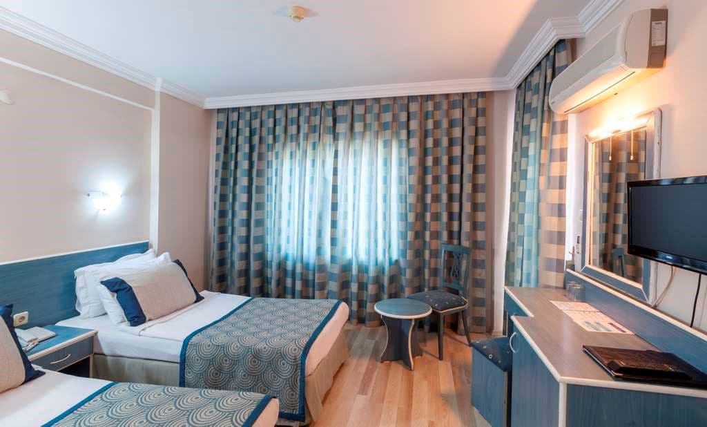 rooms-anex-building-land-view