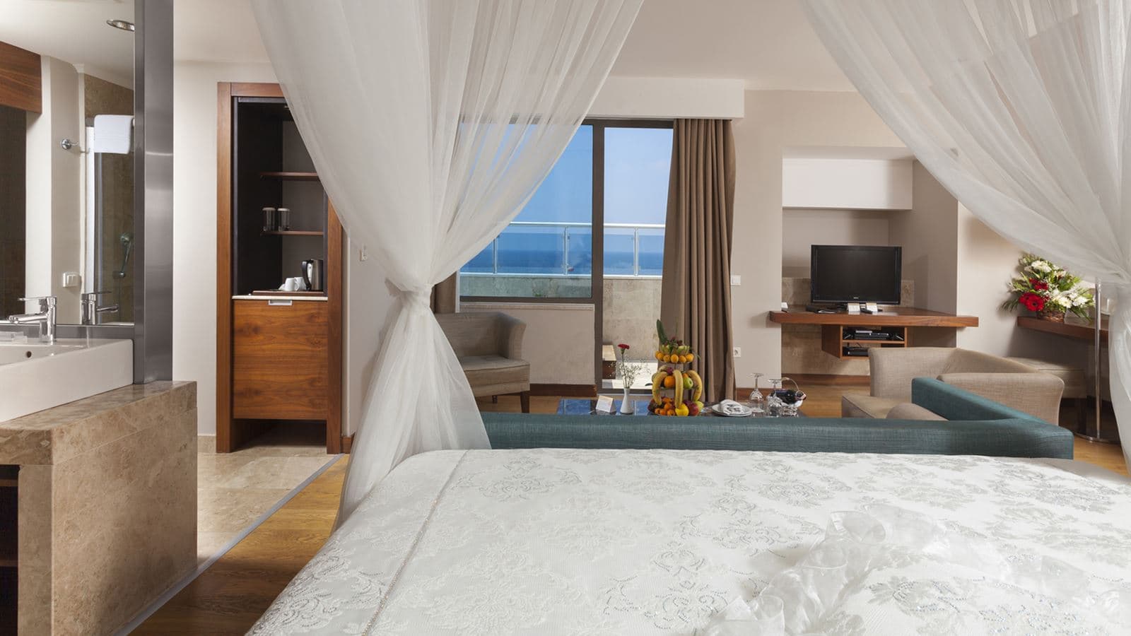 rooms-romance-suite