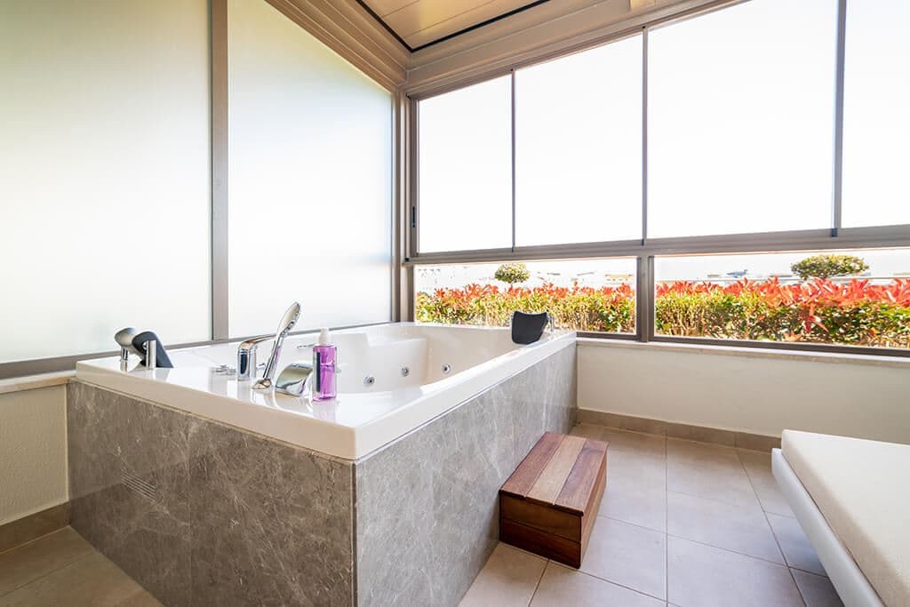 rooms-jacuzzi-comfort-room