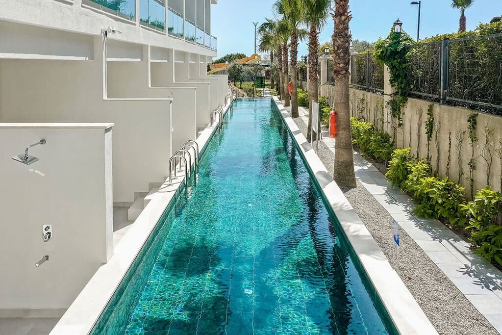 rooms-relax-pool