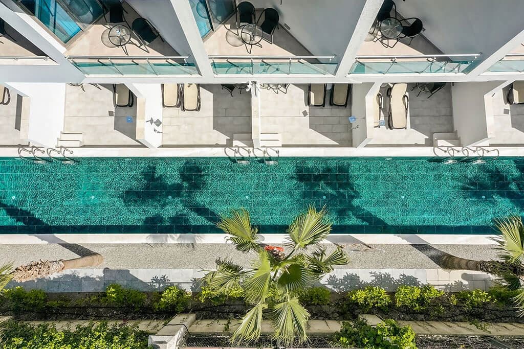 rooms-relax-pool