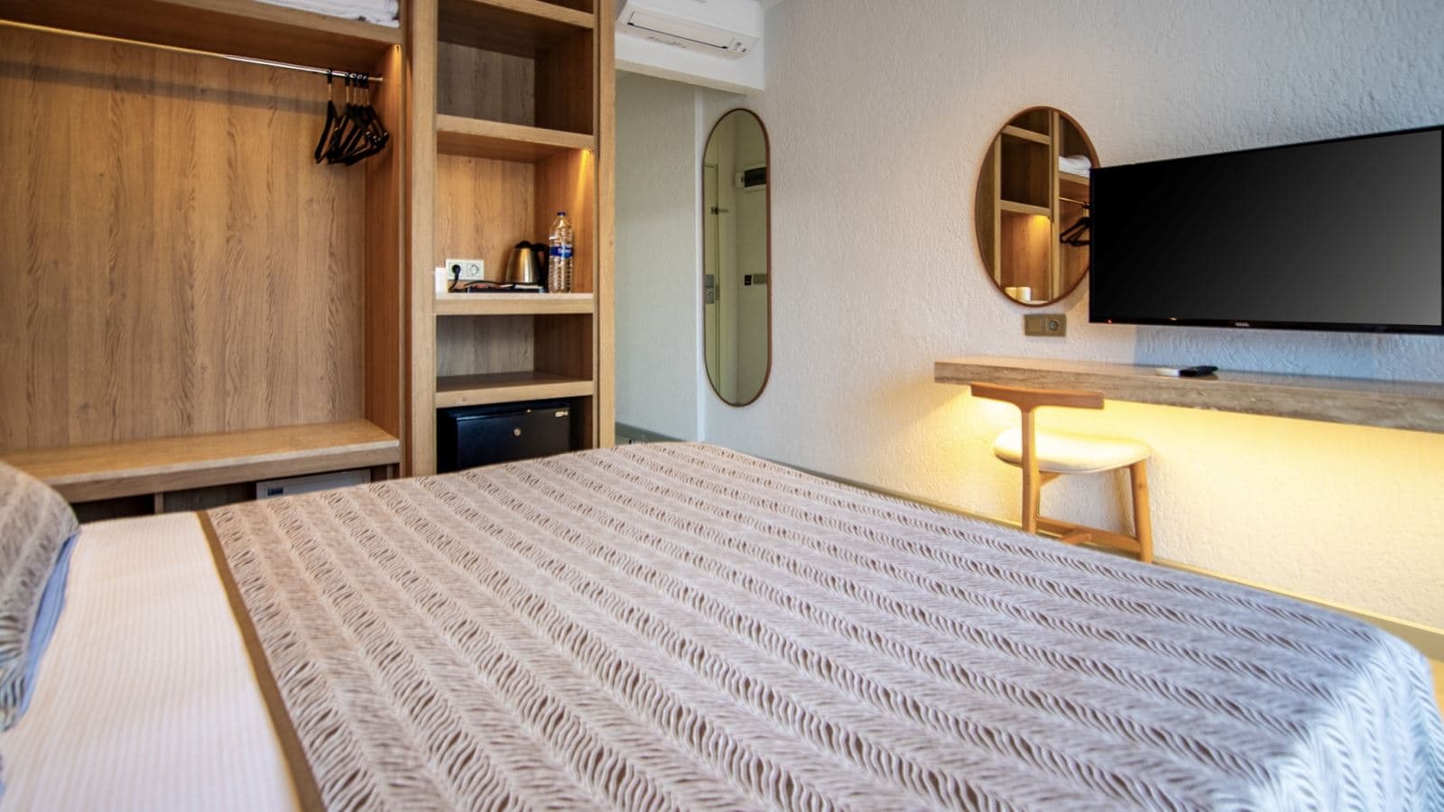 rooms-main-standard-room