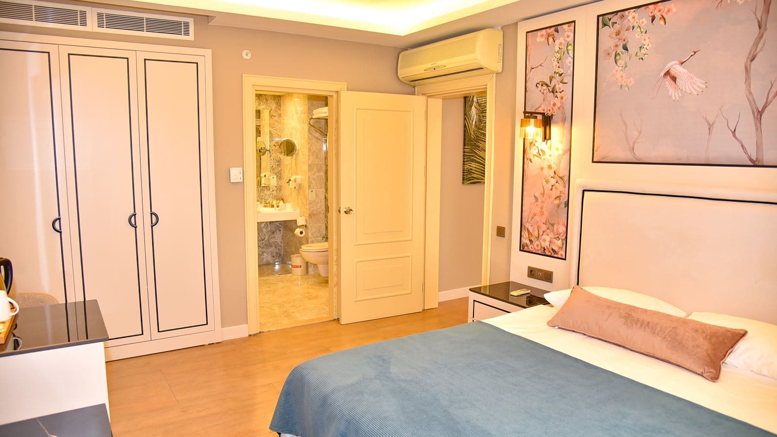 rooms-comfort-suit-main-building-land-view
