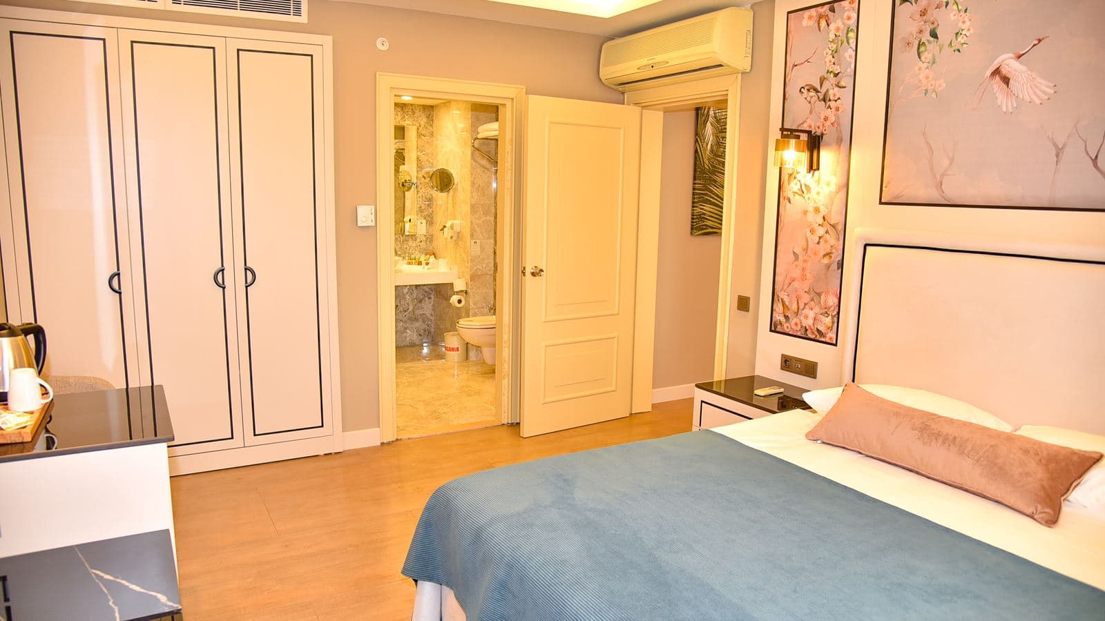 rooms-comfort-suit-main-building-land-view