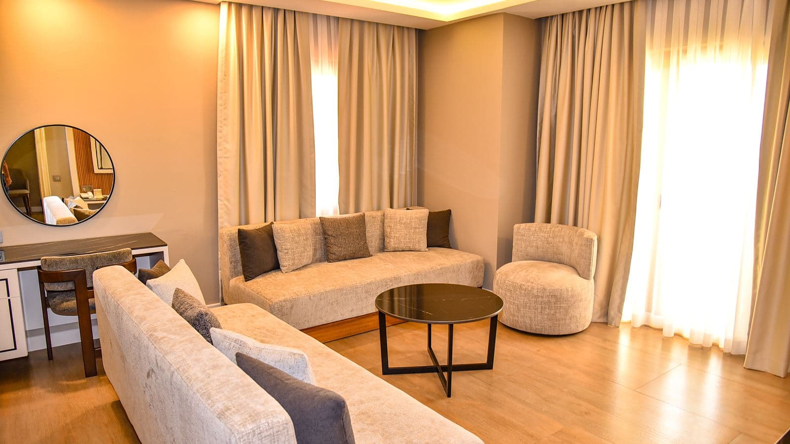 rooms-comfort-suit-main-building-land-view