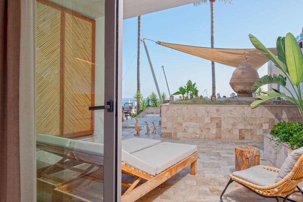 rooms-delux-sea-view-pulange