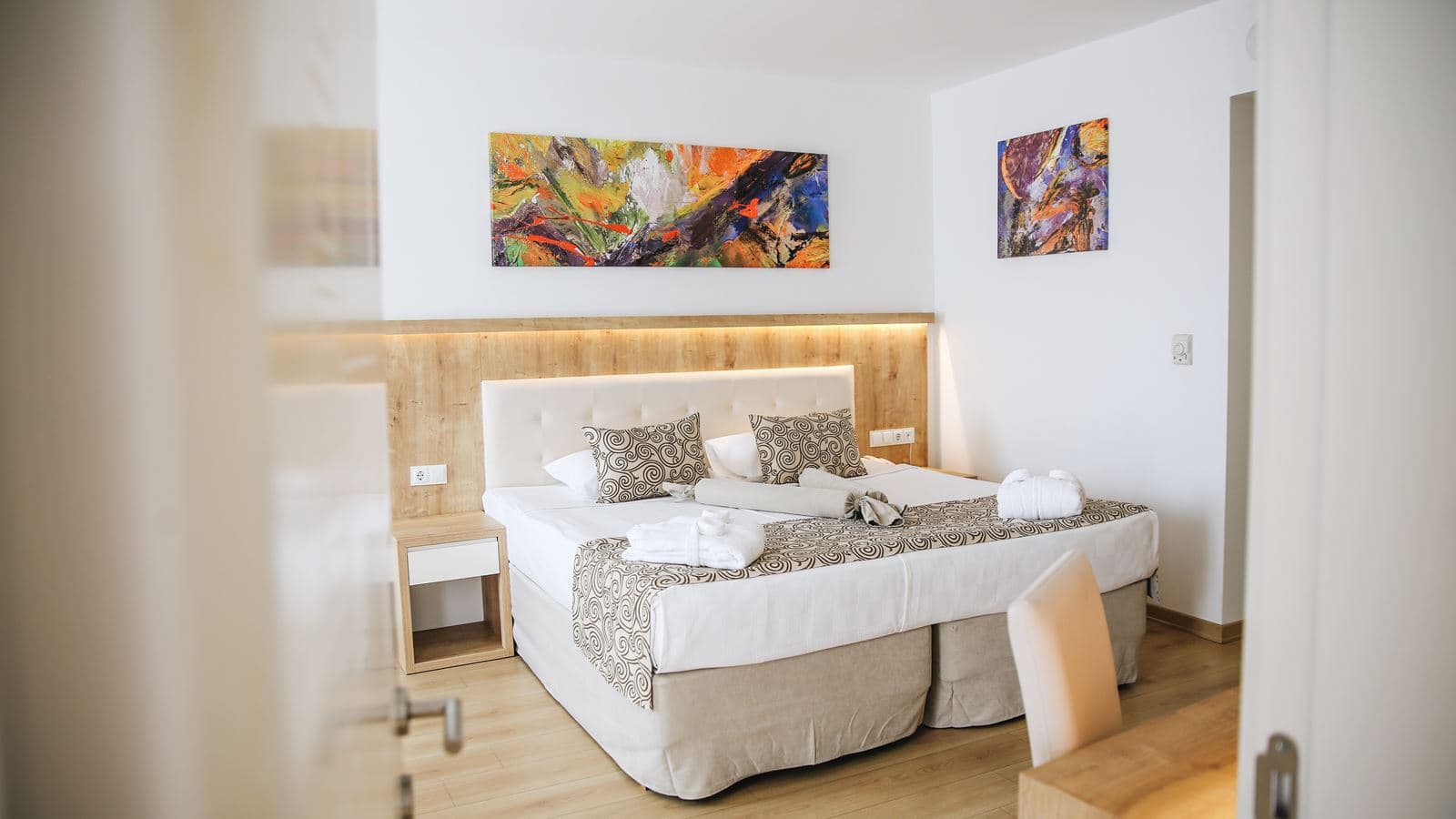 rooms-family-room-pool-side-connecting-2-rooms