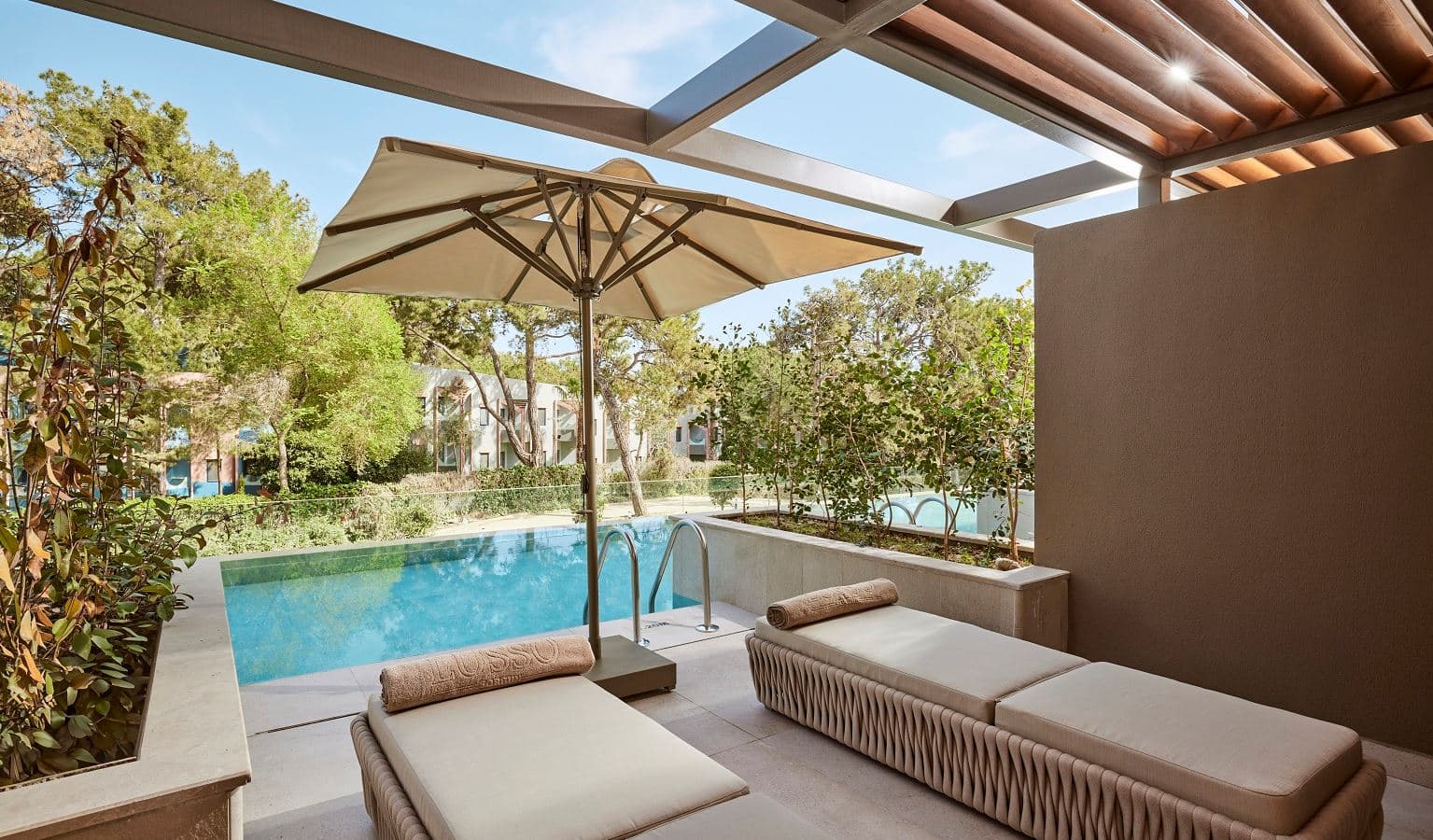 rooms-superior-side-sea-view-swimm-up-room