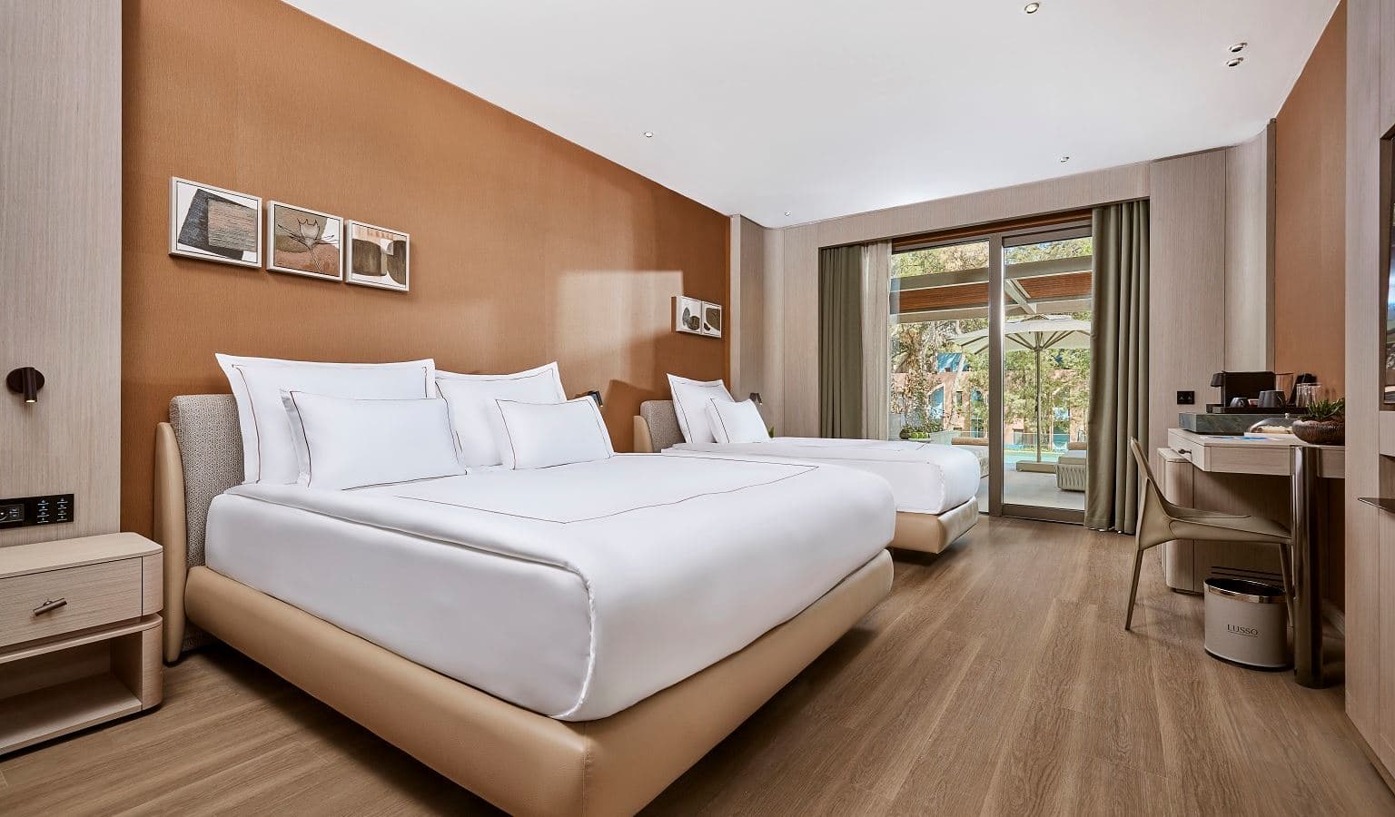 rooms-superior-side-sea-view-swimm-up-room