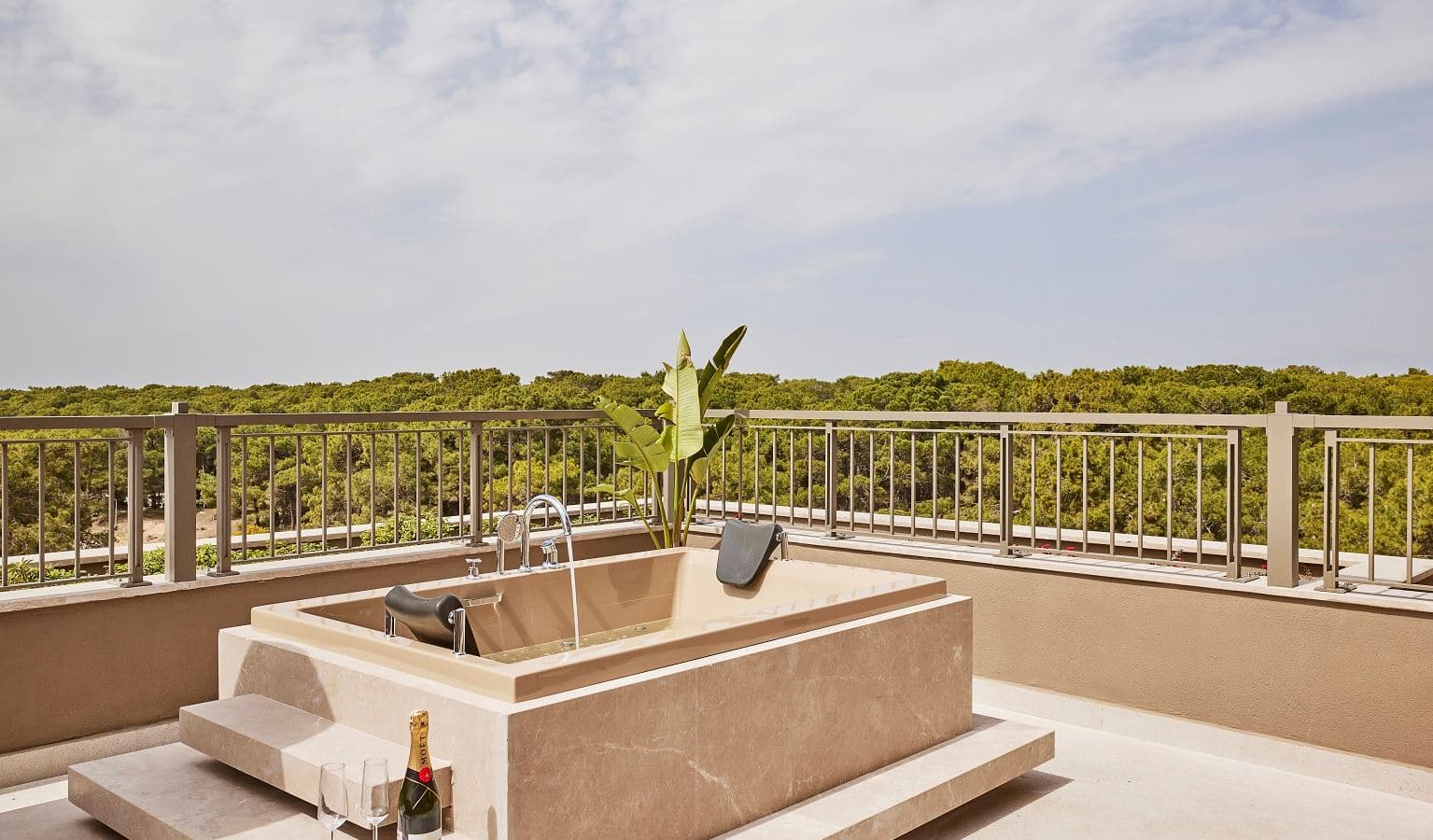 rooms-penthouse-honeymoon-room