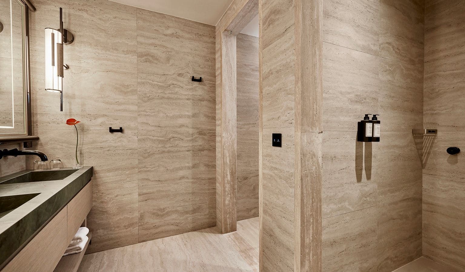 rooms-penthouse-honeymoon-room