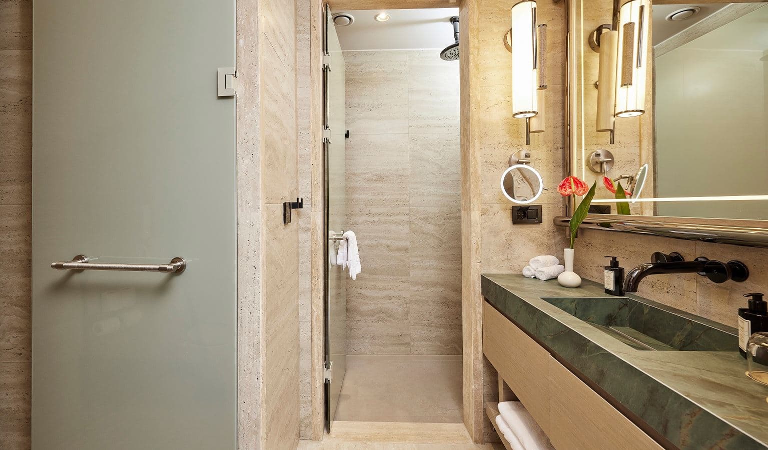 rooms-penthouse-loft-suite-room