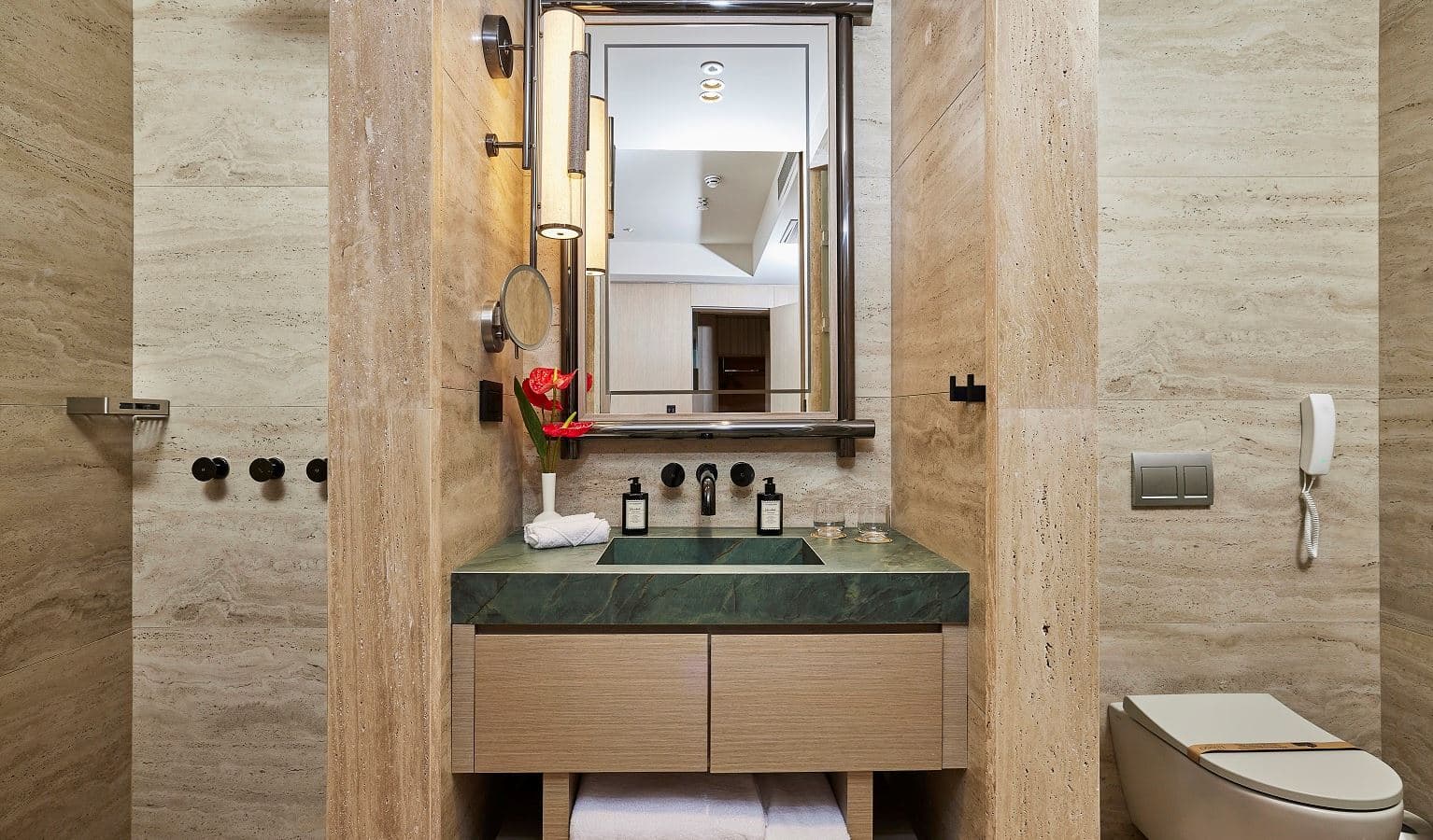 rooms-penthouse-loft-suite-room
