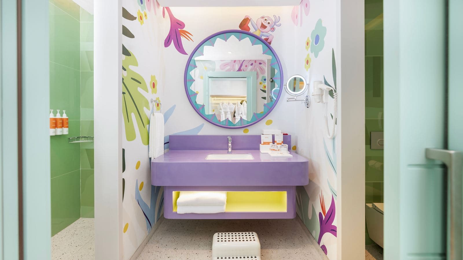 rooms-themed-deluxe-room