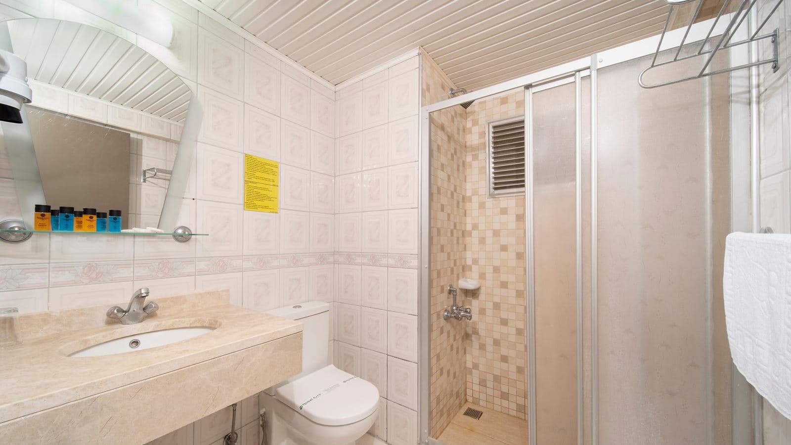 rooms-standard-room