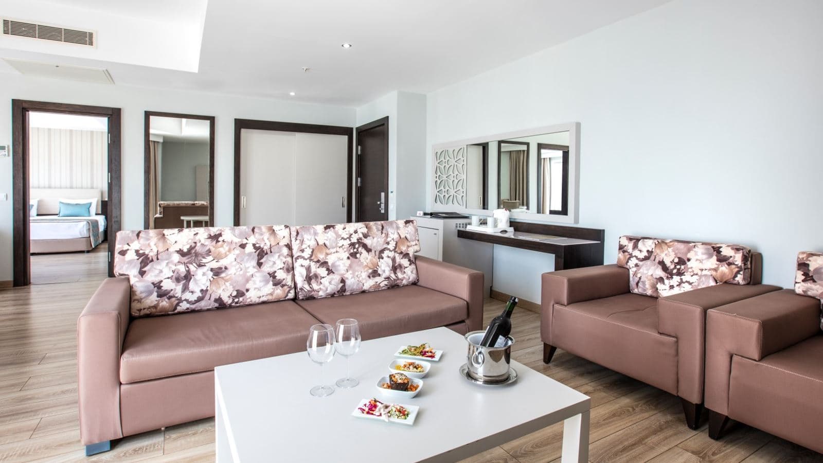 rooms-main-building-suite