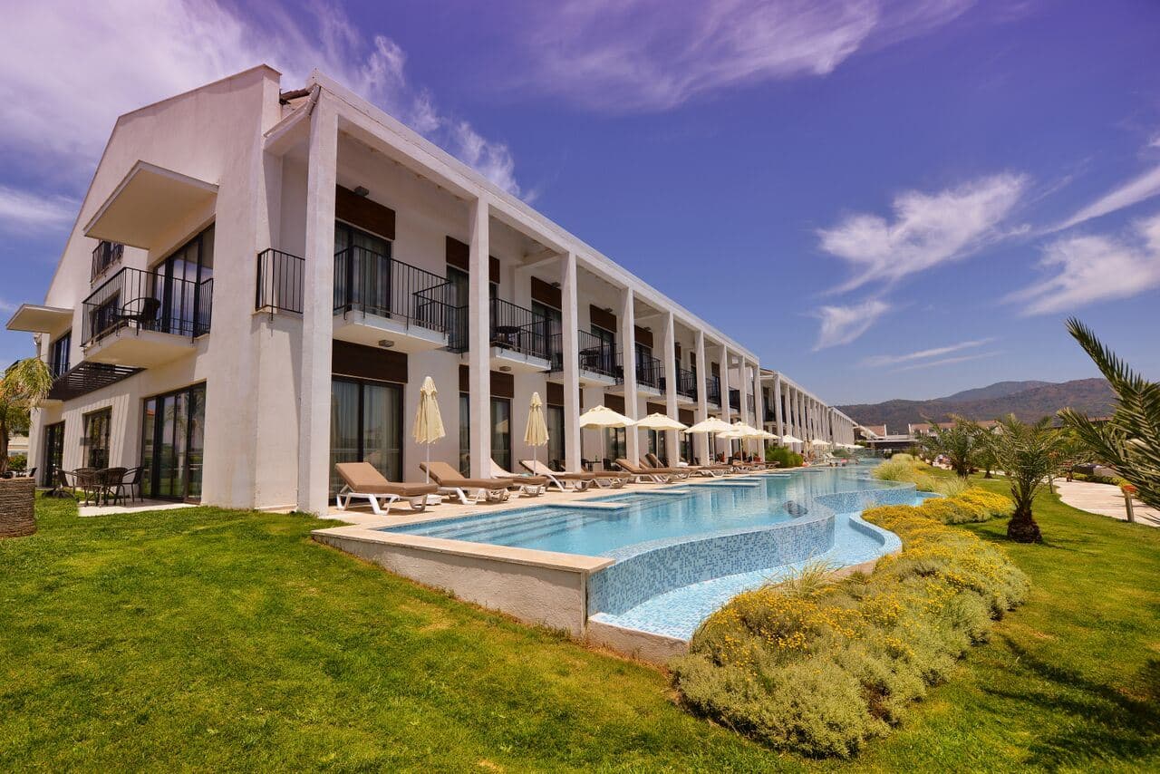 rooms-swim-up-room