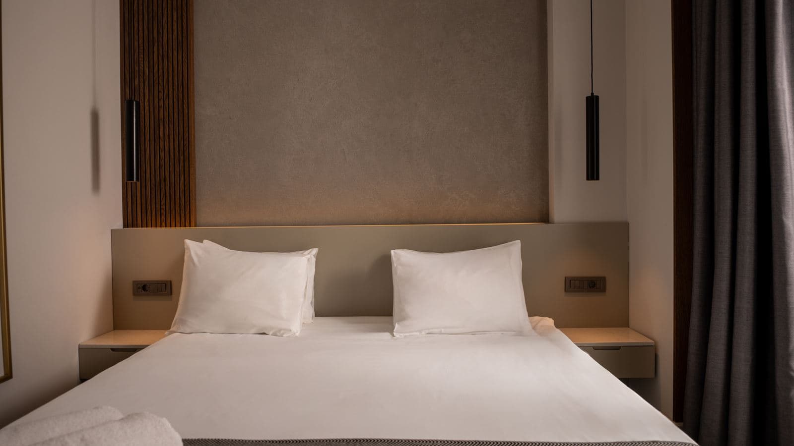 rooms-family-suit