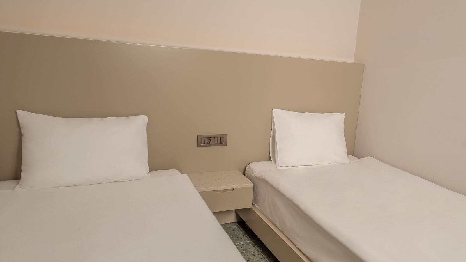 rooms-family-suit