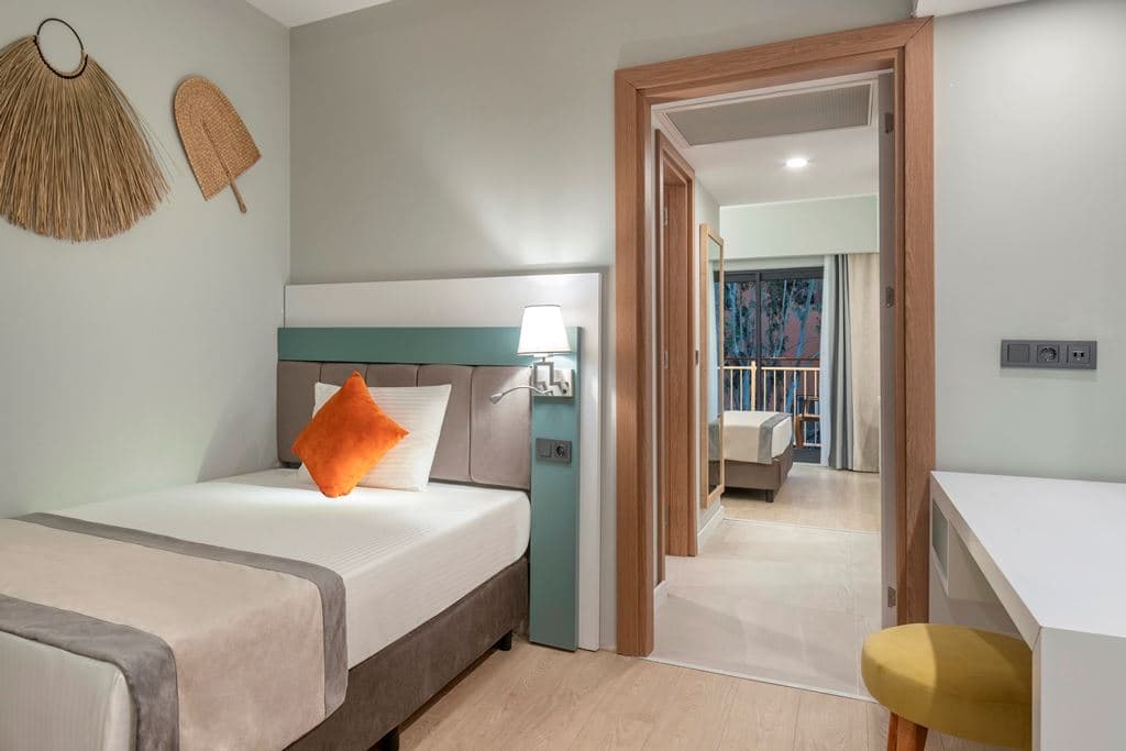 rooms-family-room-b-2-bathroom