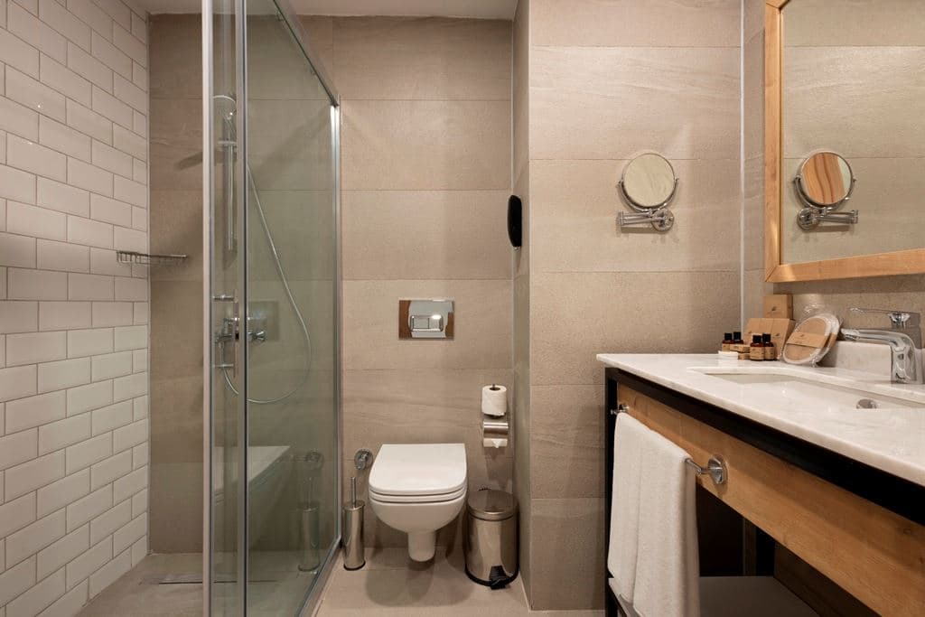rooms-family-room-b-2-bathroom