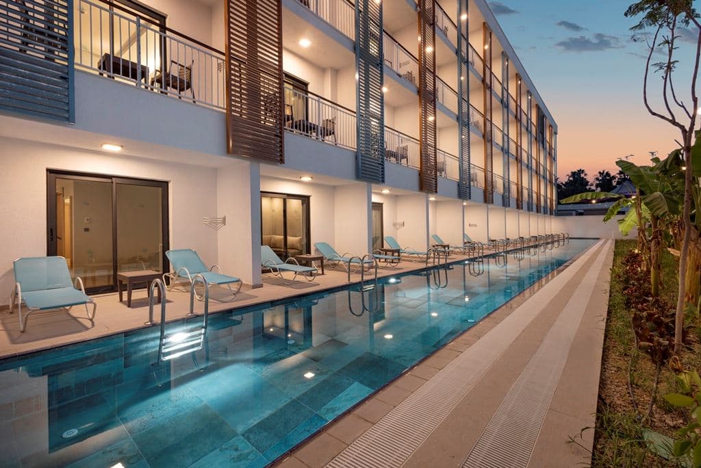 rooms-swimup-suite