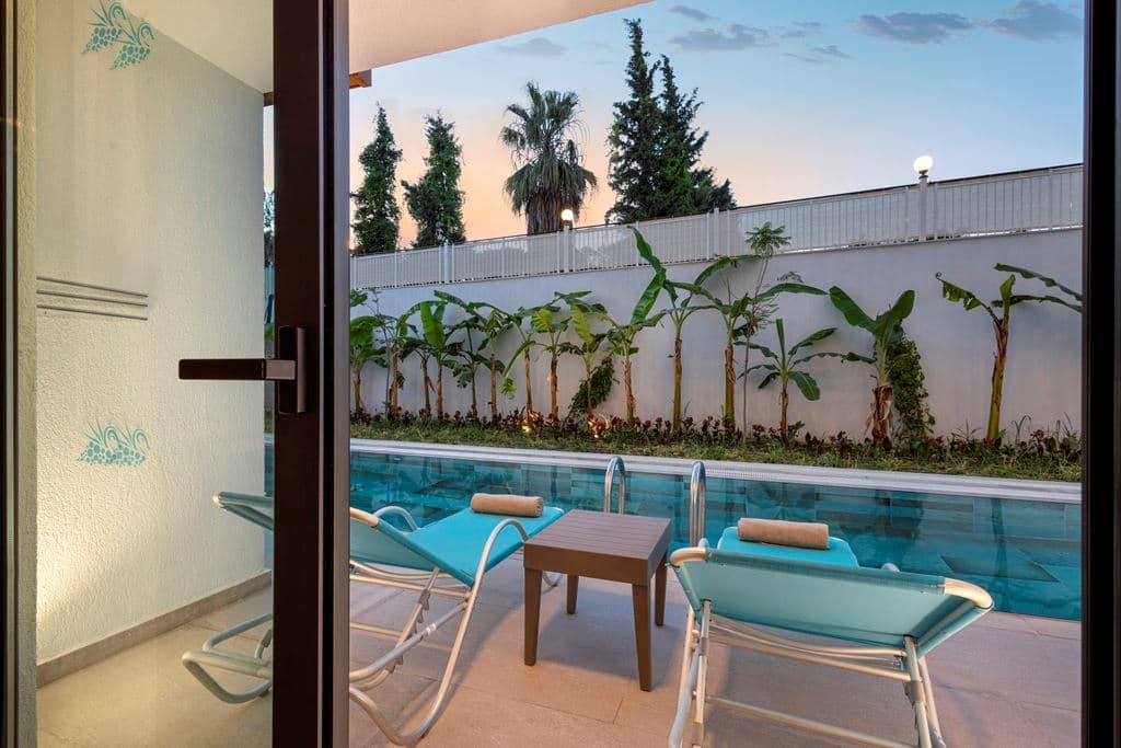 rooms-swimup-suite