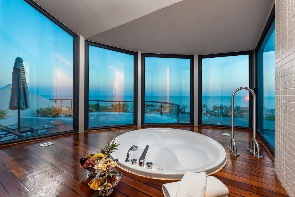rooms-deluxe-suite