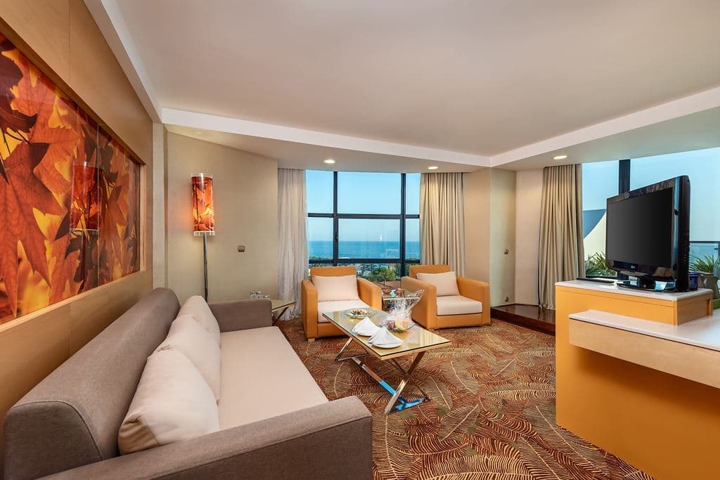 rooms-deluxe-suite