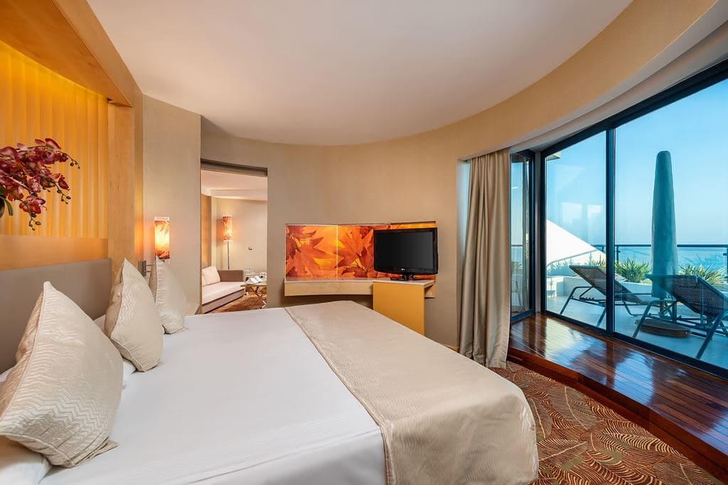rooms-deluxe-suite