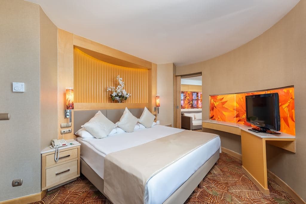 rooms-deluxe-suite
