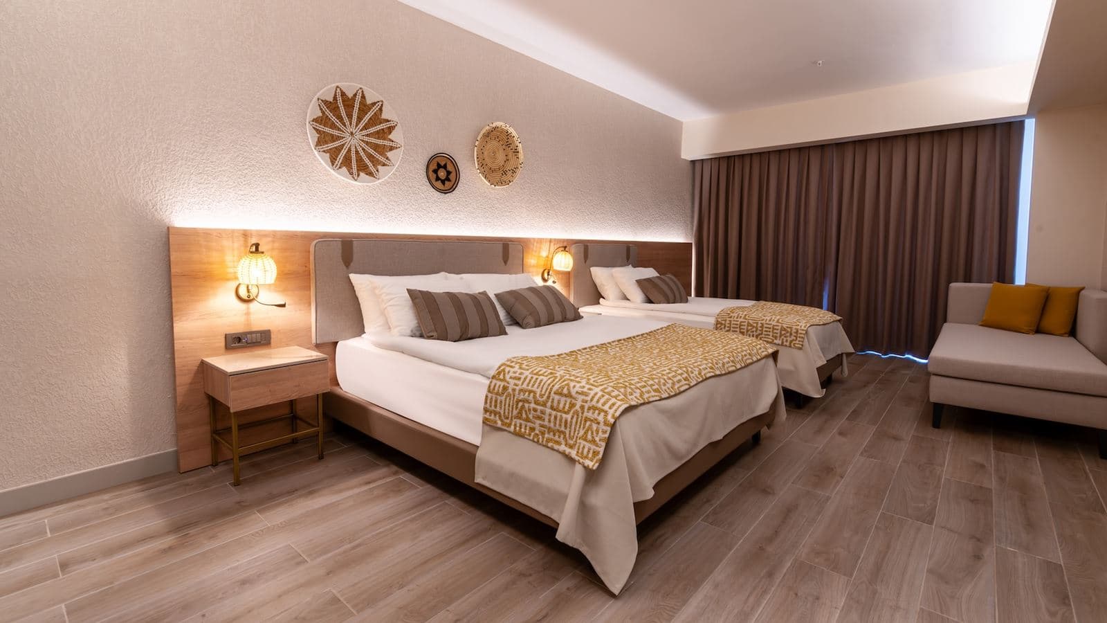 rooms-deluxe-suit-room