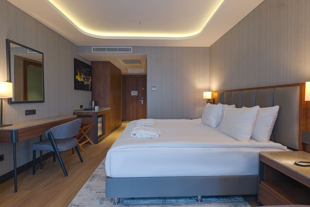 rooms-standard-land-view-room