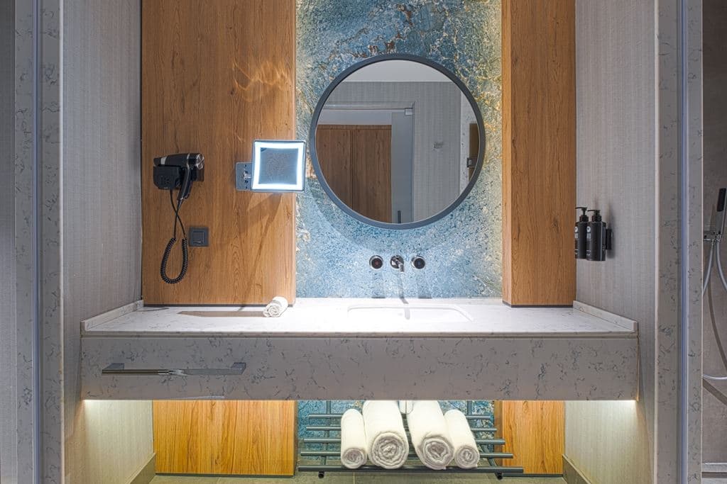 rooms-superior-land-view-room