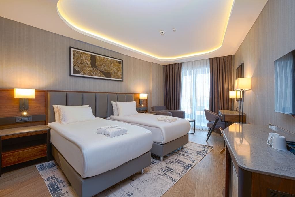 rooms-family-land-view-room