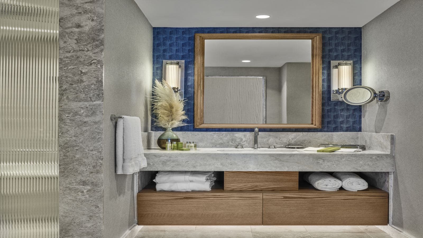 rooms-lake-house-swimup-room