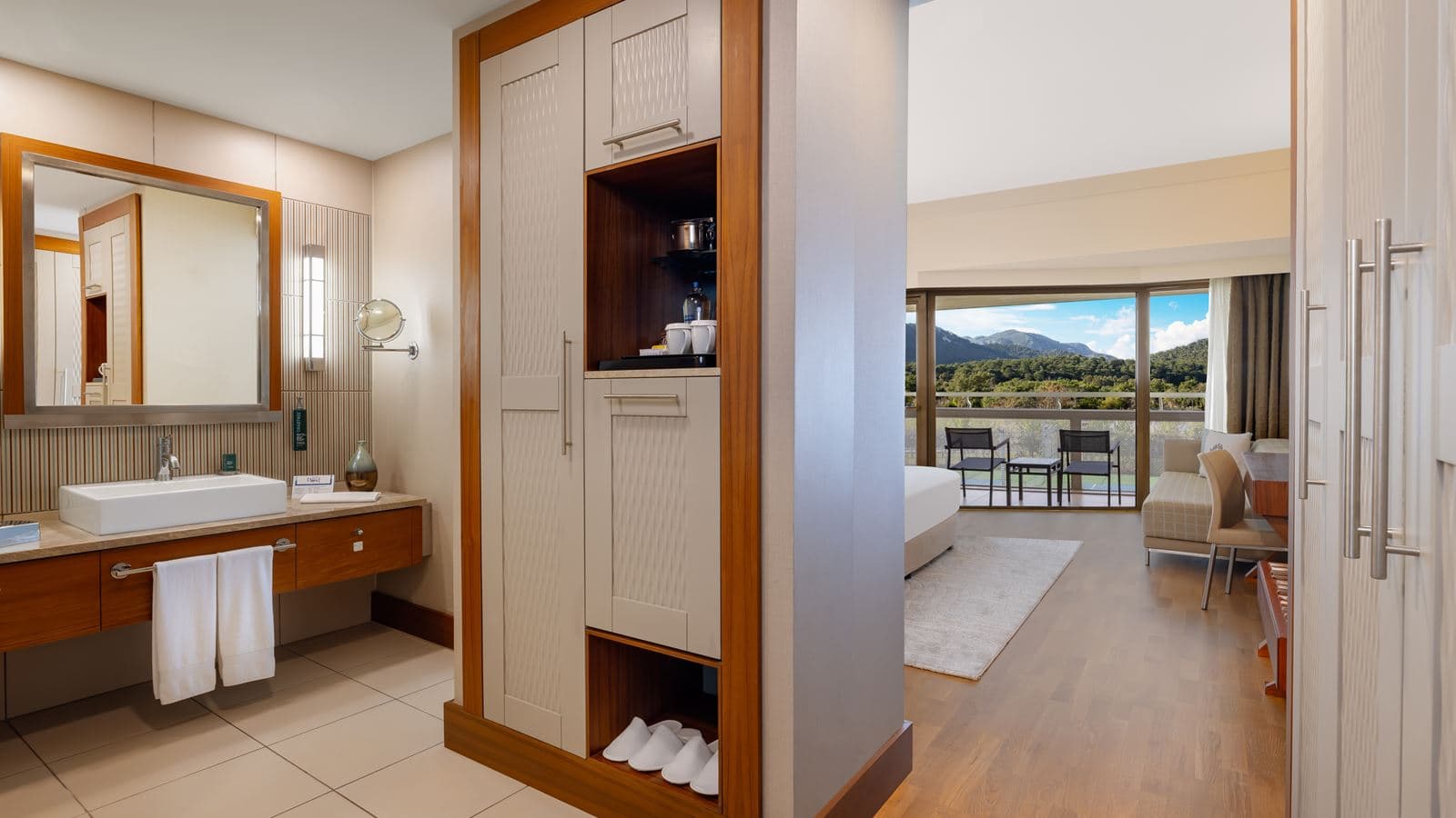 rooms-family-room-garden-view