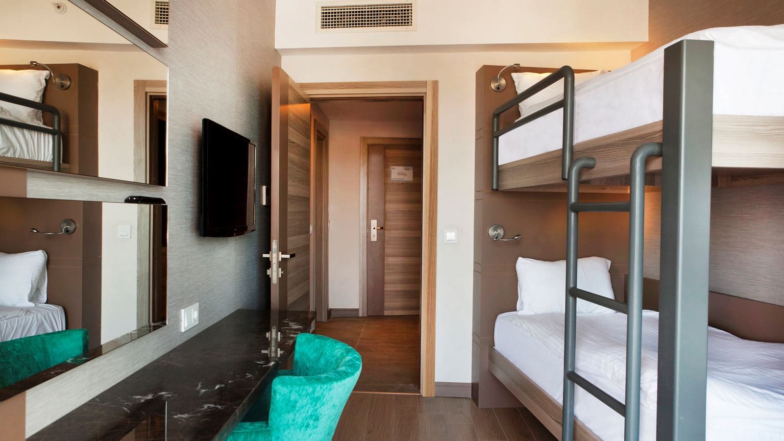 rooms-coral-room-family