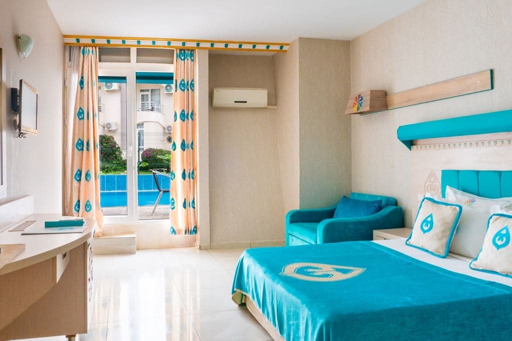 rooms-swim-up-room