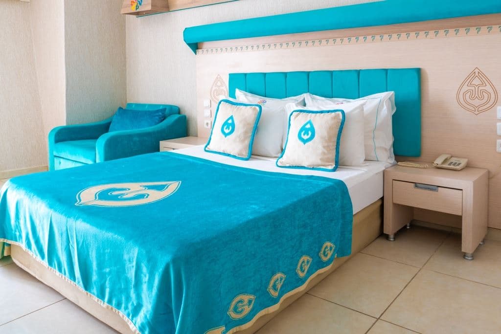 rooms-swim-up-room