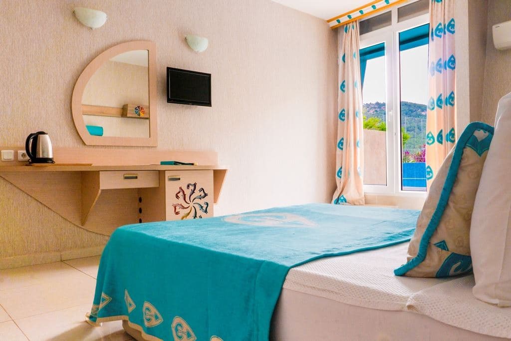 rooms-swim-up-room