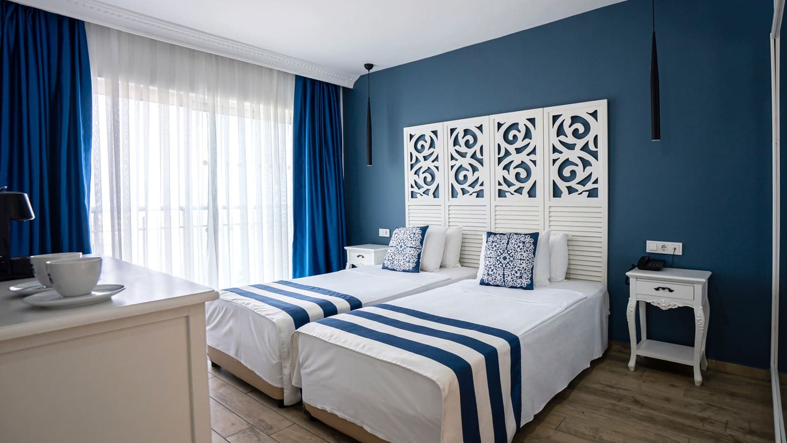 rooms-club-room-seaview