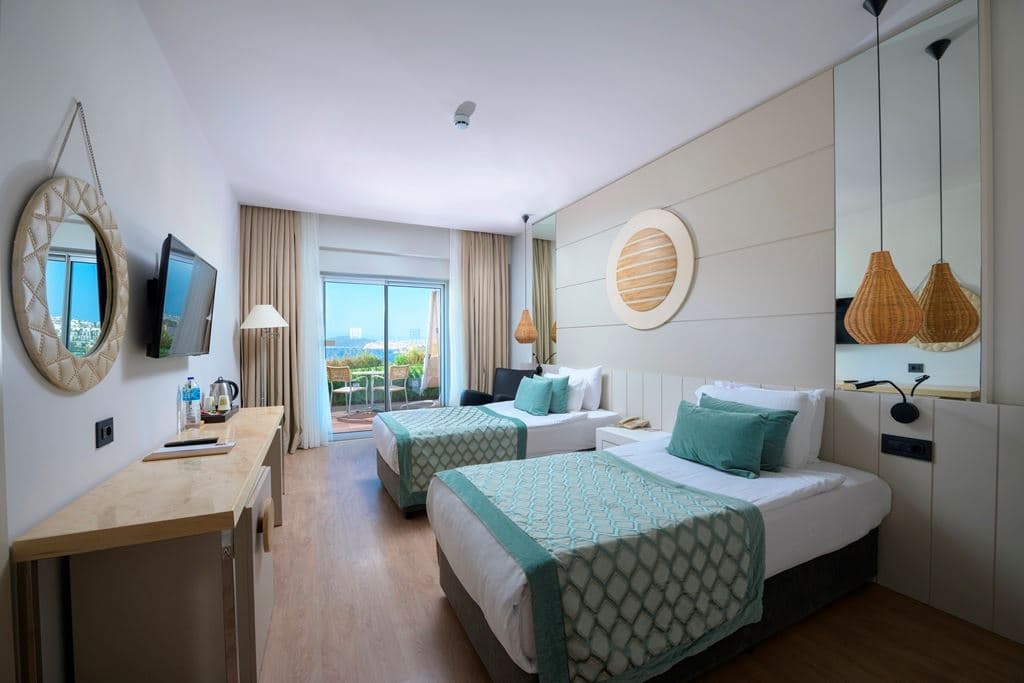 rooms-main-building-deluxe-room-wood-terrace