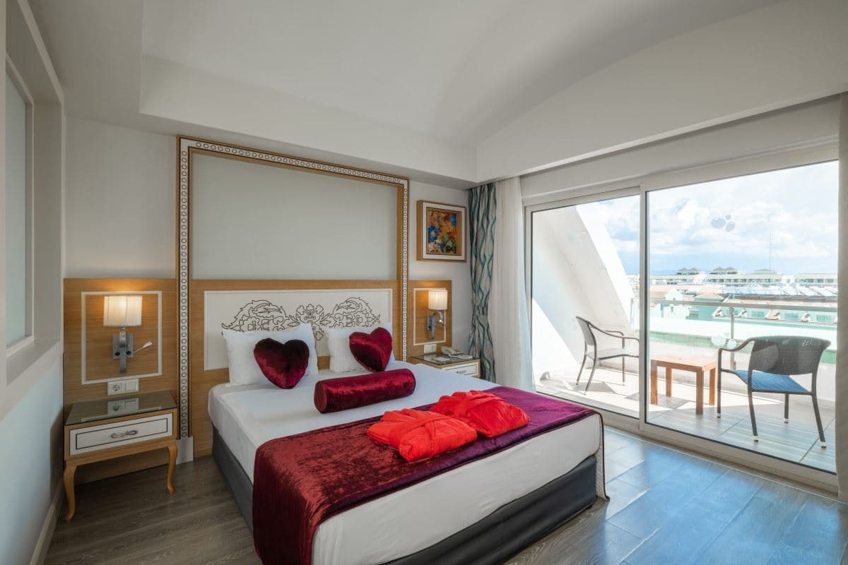 rooms-honeymoon-room