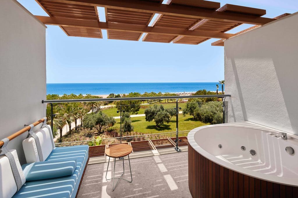 rooms-deluxe-sea-view-with-jacuzzi-adult-area