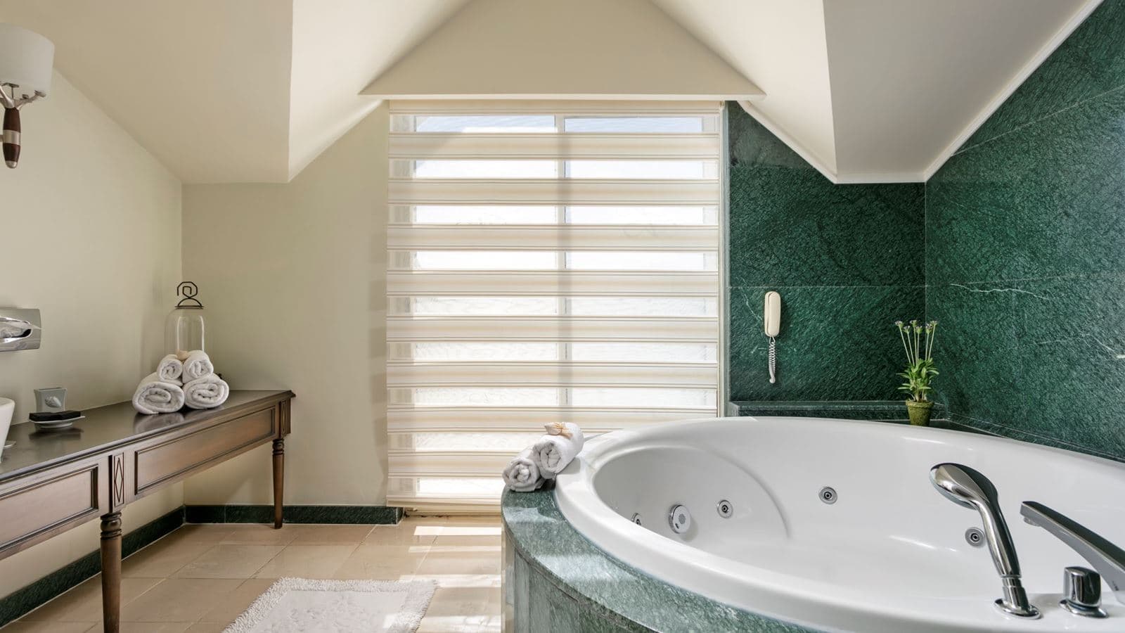 rooms-royal-suite