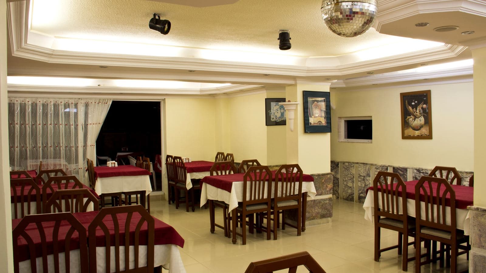 restaurants-restaurant