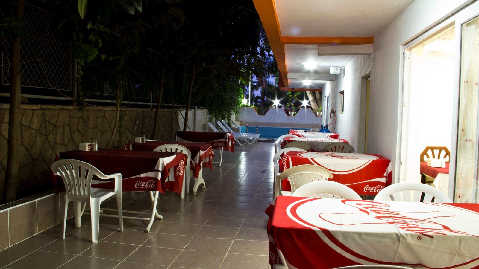 restaurants-restaurant